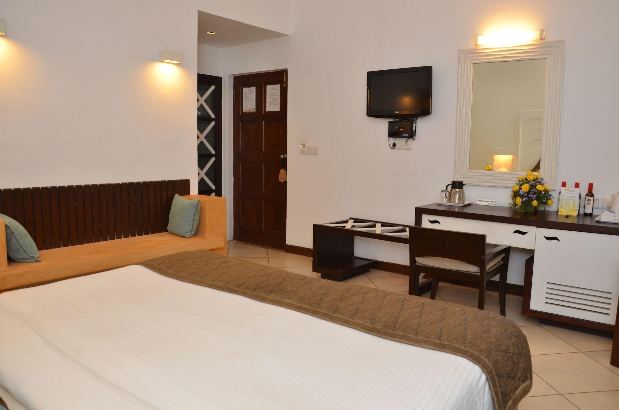Sonesta Inns Beach Resort - Candolim Beach Exterior photo
