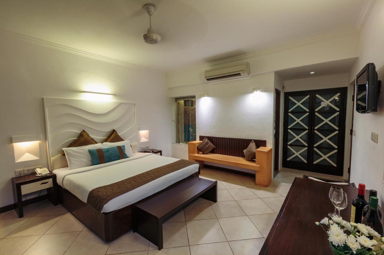 Sonesta Inns Beach Resort - Candolim Beach Exterior photo