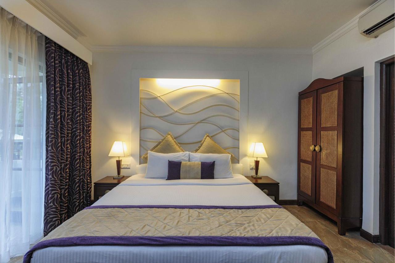 Sonesta Inns Beach Resort - Candolim Beach Exterior photo
