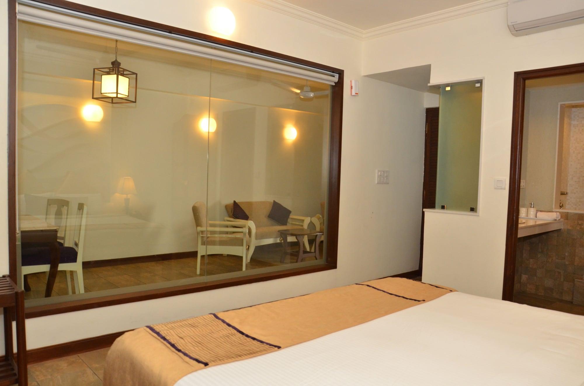 Sonesta Inns Beach Resort - Candolim Beach Exterior photo