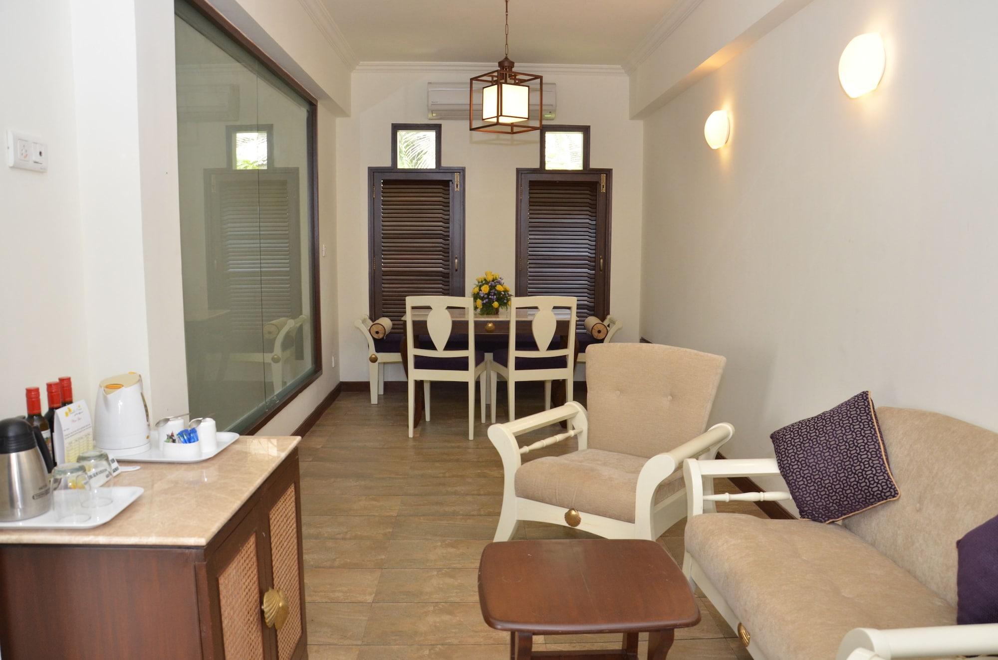 Sonesta Inns Beach Resort - Candolim Beach Exterior photo