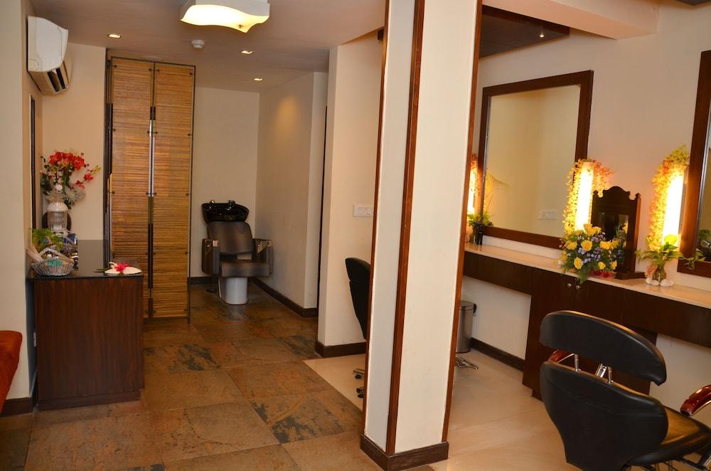 Sonesta Inns Beach Resort - Candolim Beach Exterior photo