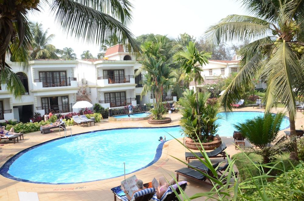 Sonesta Inns Beach Resort - Candolim Beach Exterior photo