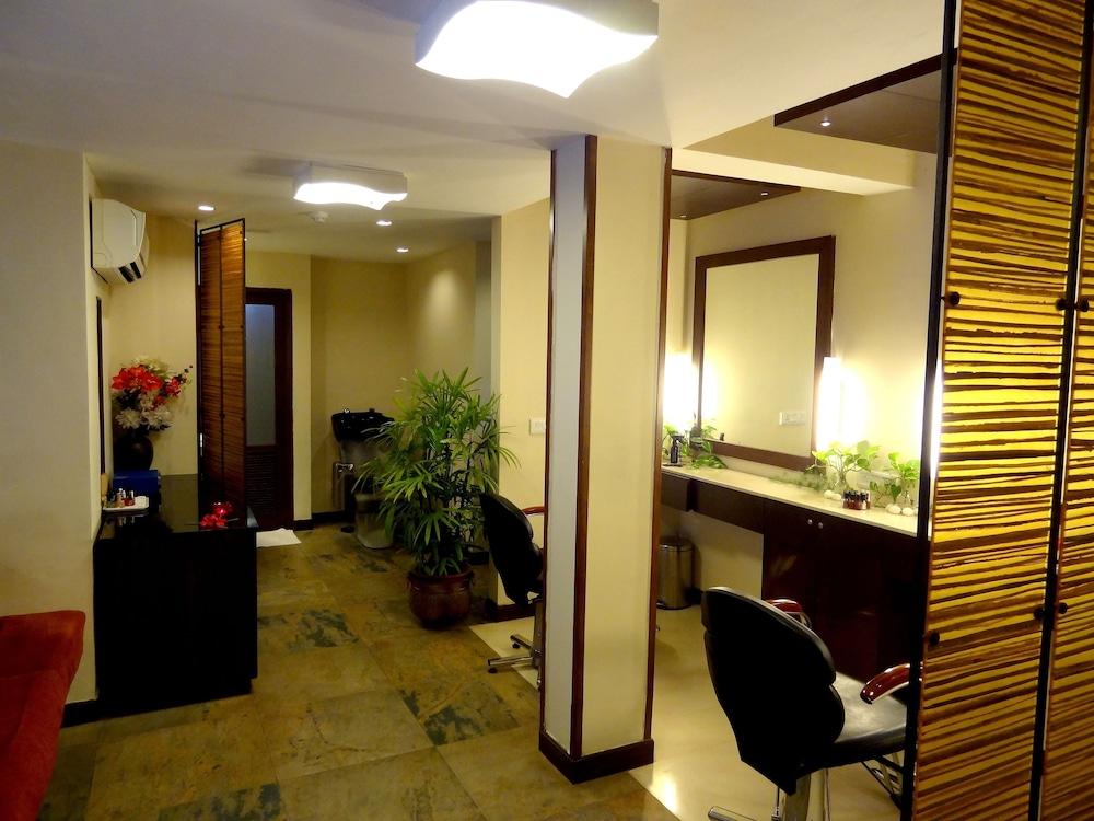 Sonesta Inns Beach Resort - Candolim Beach Exterior photo