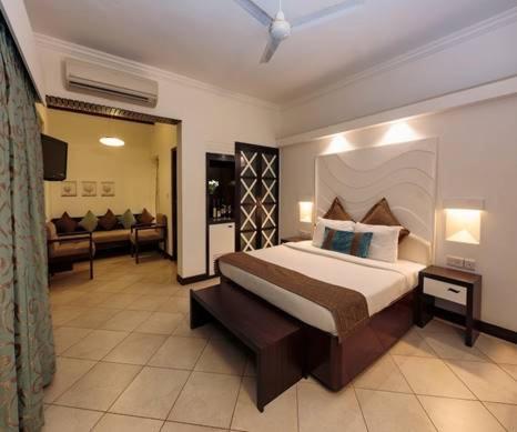 Sonesta Inns Beach Resort - Candolim Beach Exterior photo