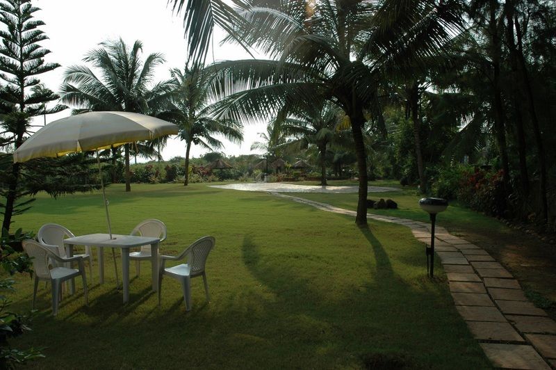 Sonesta Inns Beach Resort - Candolim Beach Exterior photo