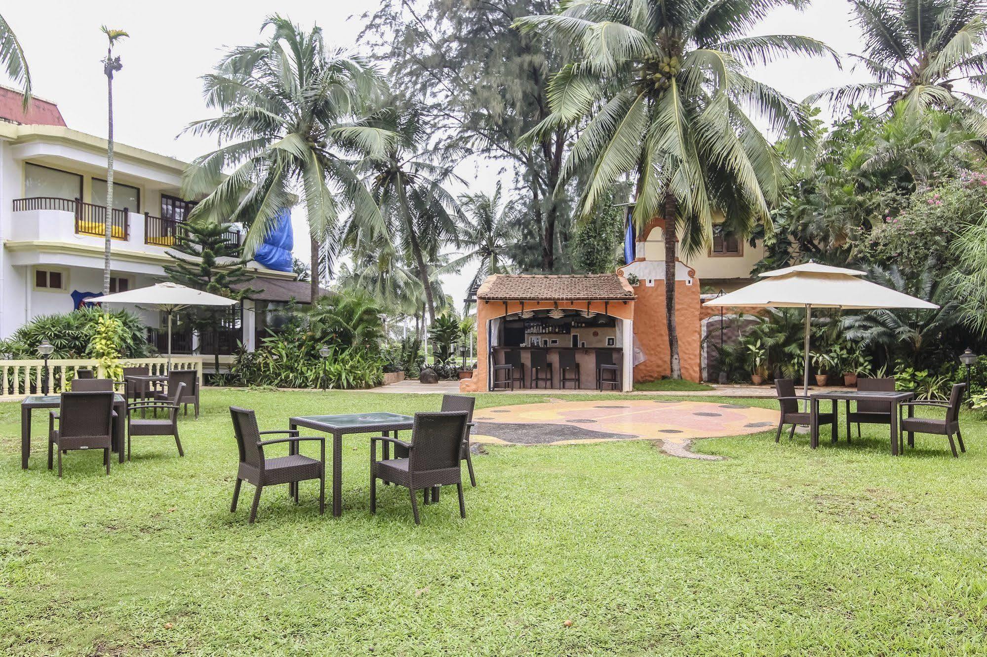 Sonesta Inns Beach Resort - Candolim Beach Exterior photo