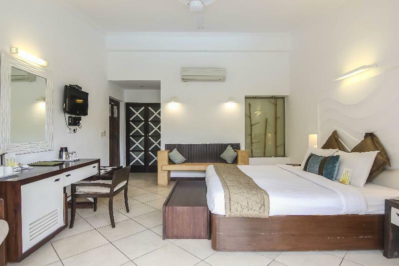 Sonesta Inns Beach Resort - Candolim Beach Exterior photo