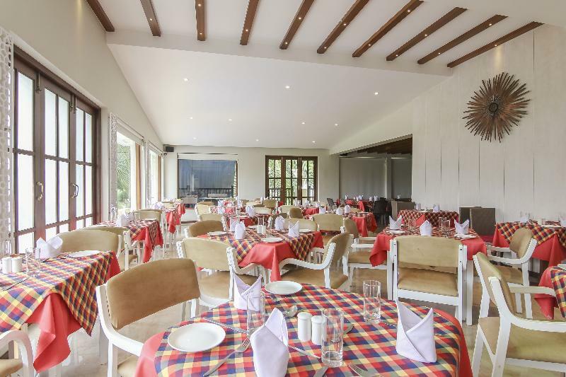 Sonesta Inns Beach Resort - Candolim Beach Exterior photo