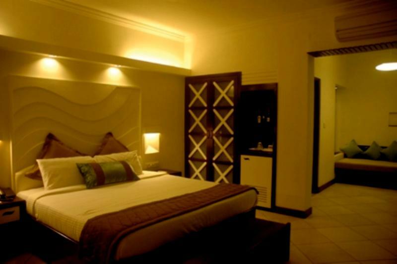 Sonesta Inns Beach Resort - Candolim Beach Exterior photo