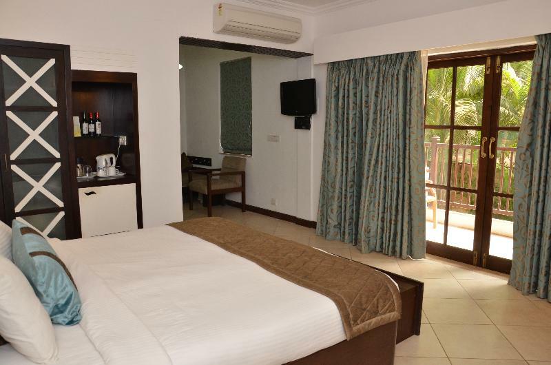 Sonesta Inns Beach Resort - Candolim Beach Exterior photo